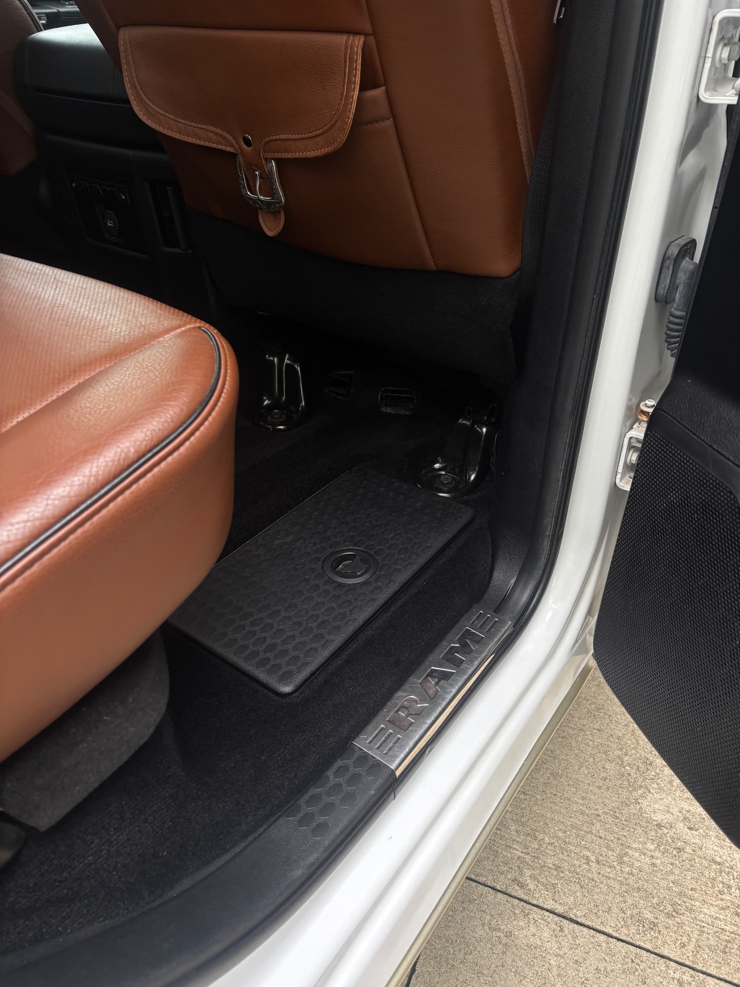 Door sill and floor detail — Ram Laramie